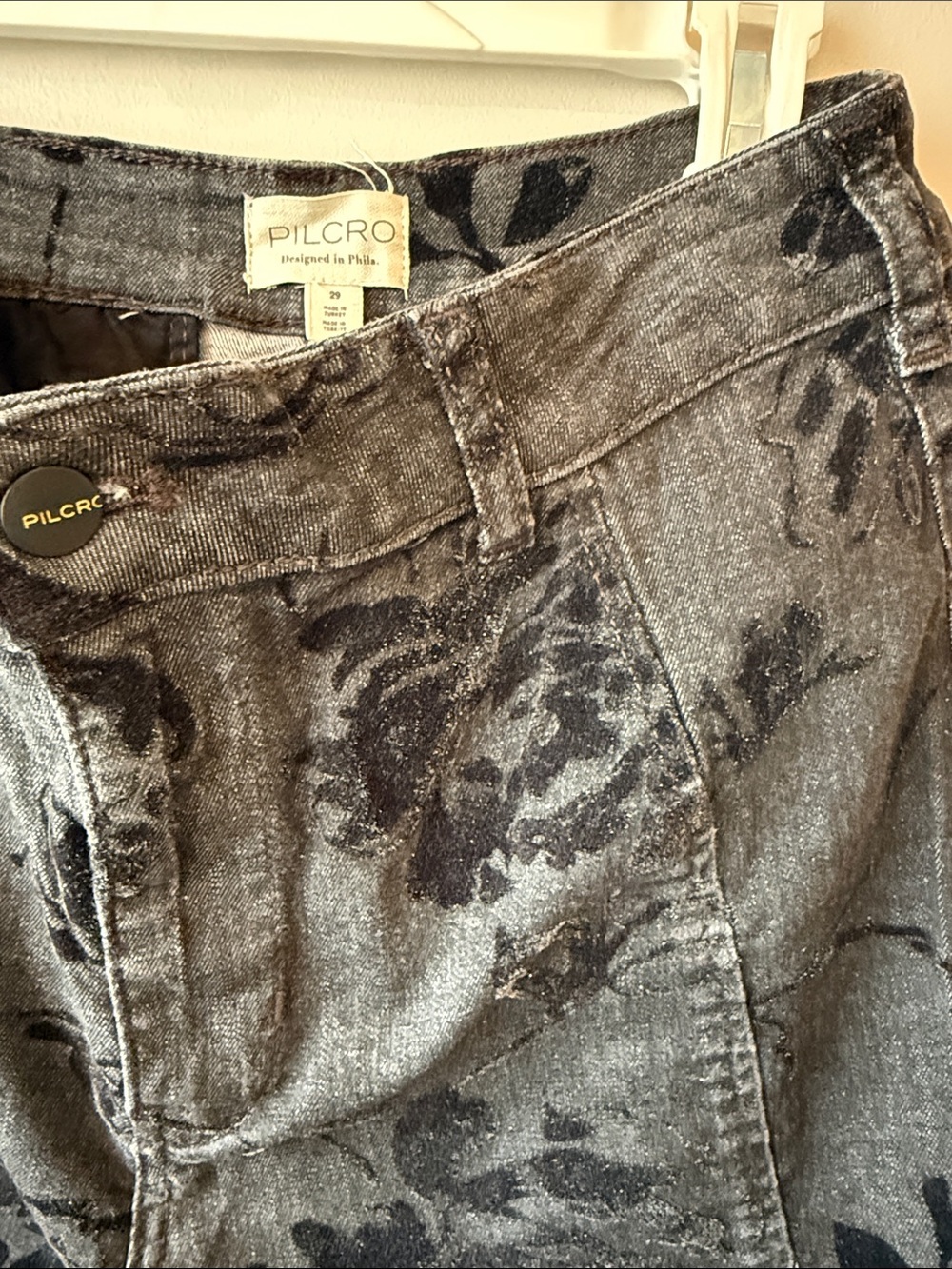 Pilcro Black Jeans with Black Velvet Floral Rose size 29 flare wide leg - Picture 1 of 6